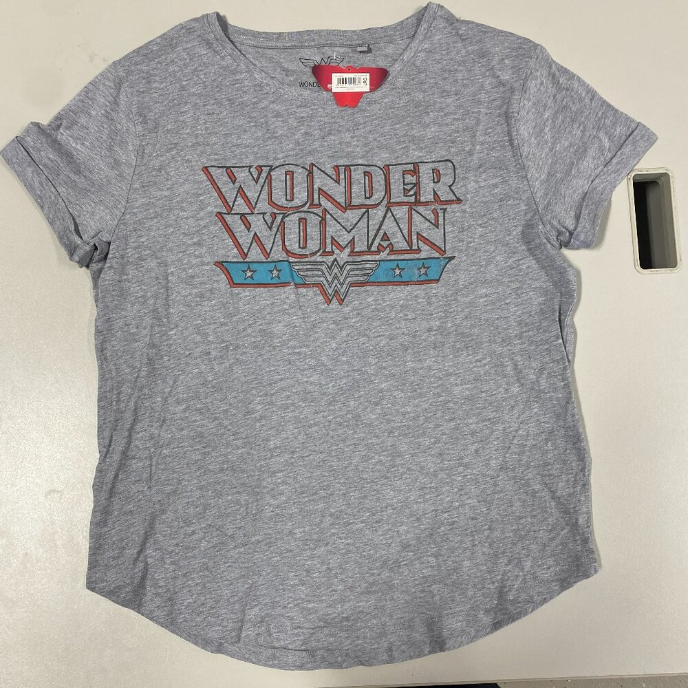 Gray Wonder Woman T-Shirt, Womans size Large